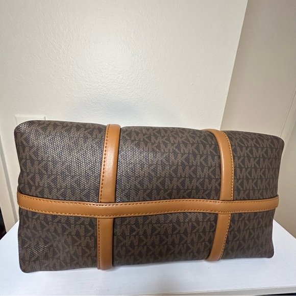 Michael Kors Beck tote NEW. never used. in original bag. - Picture 4 of 5